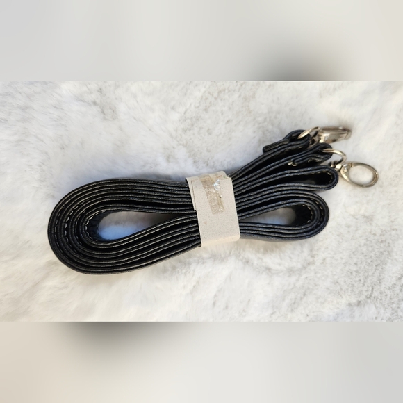 Black and white handbag with tassels - Picture 2 of 11